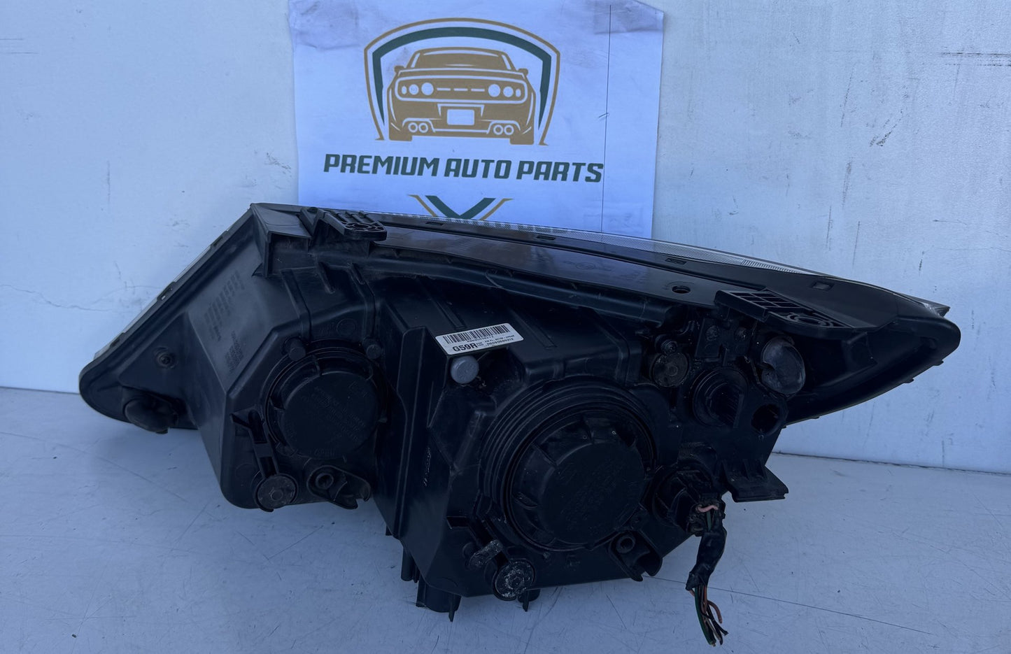 2014 Kia Sorento XM Station Wagon Right Headlight