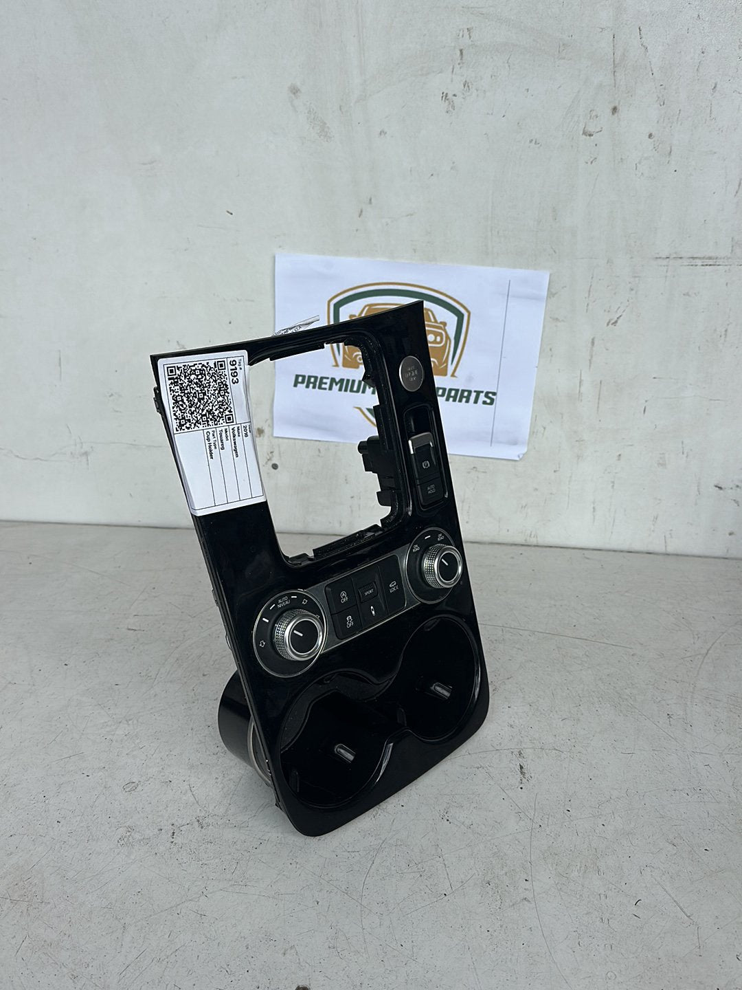 2016 Volkswagen Touareg Station Wagon Cup Holder