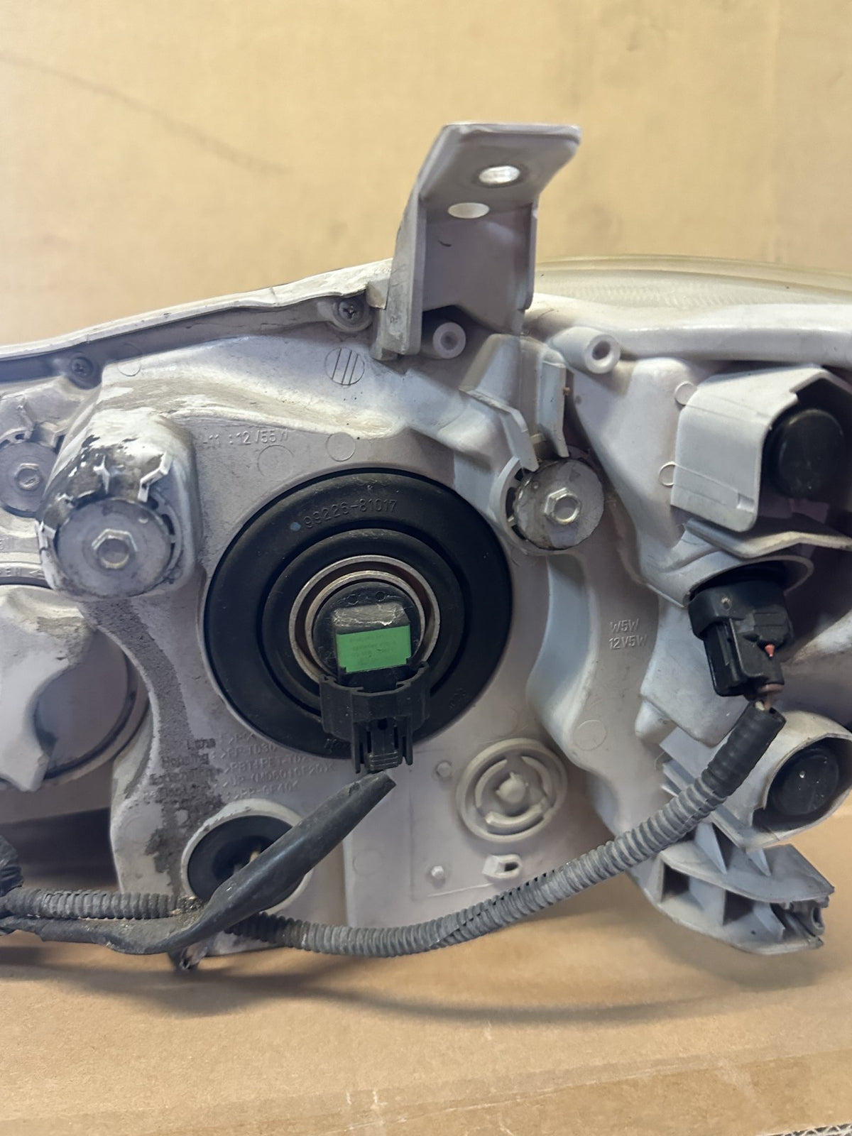 2007 Toyota Aurion - Right Headlight
