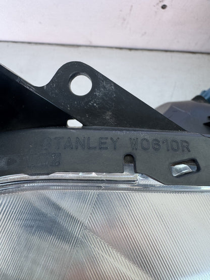 2014 Nissan Pulsar B17 Sedan Right Headlight