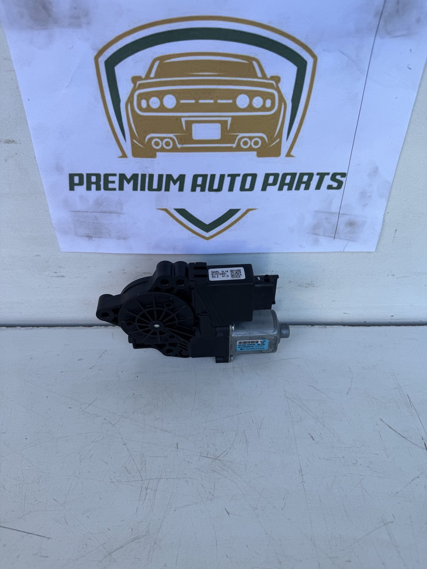 2014  GD LEFT FRONT WINDOW MOTOR