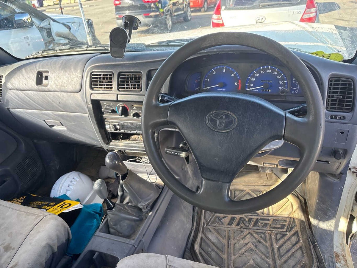 2002 Toyota Hilux N100