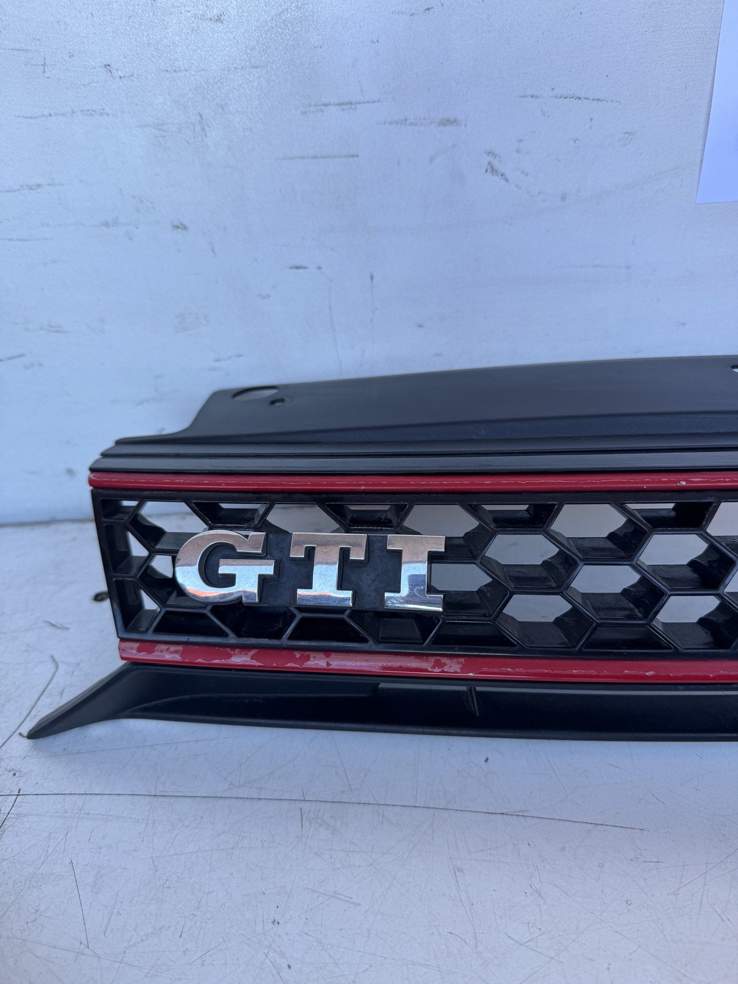 2010  MK6 - 5K Bumper Grille
