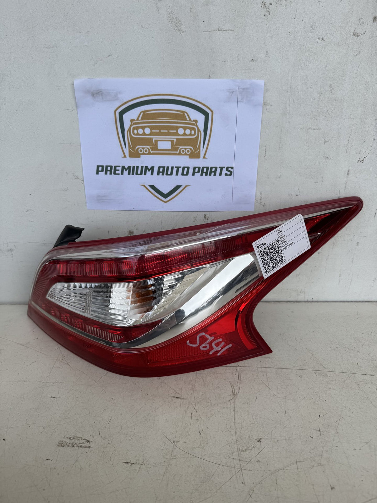 2014 Nissan Altima Right Taillight