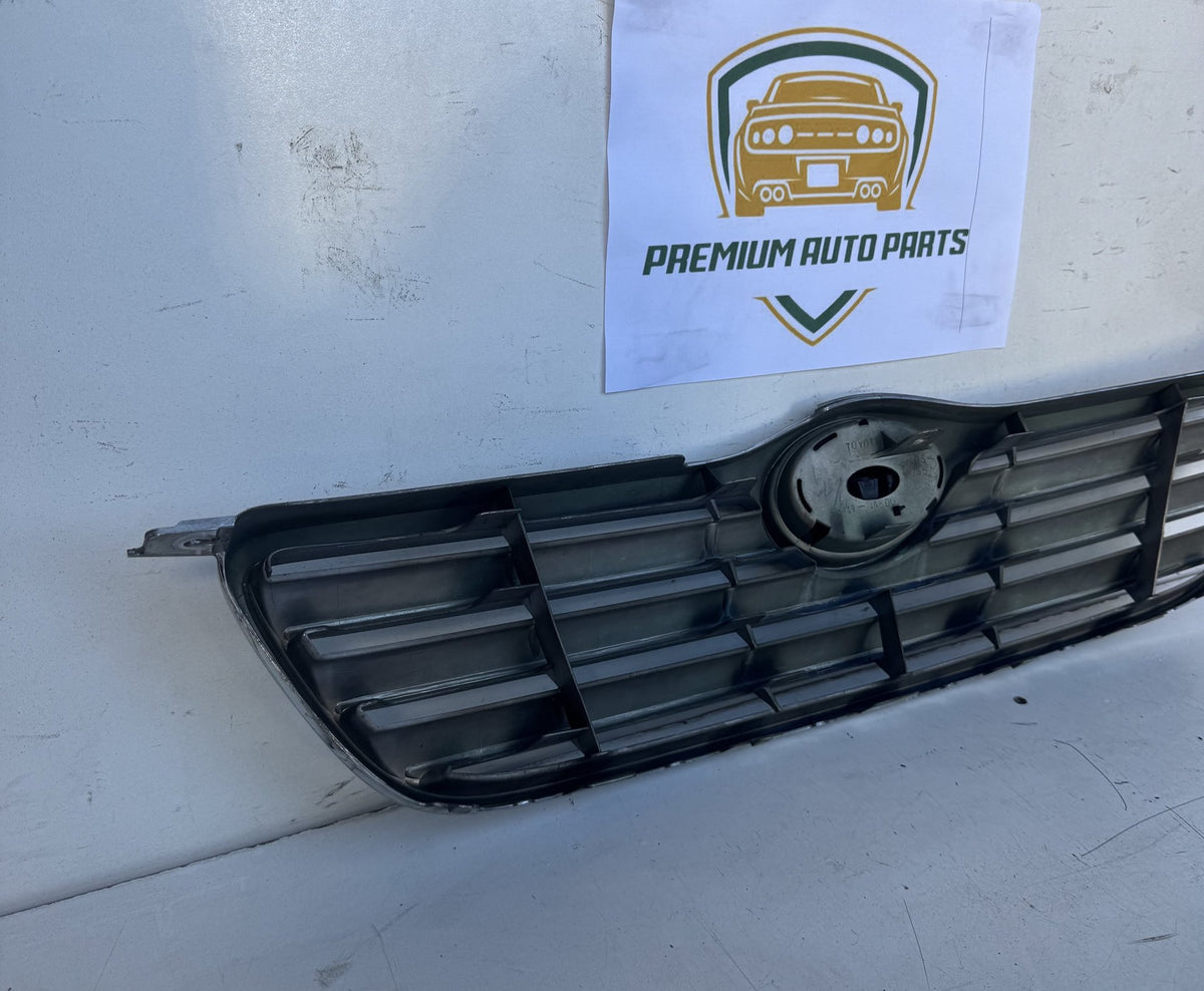 2004 Toyota Corolla Station Wagon Grille 53111-1A500