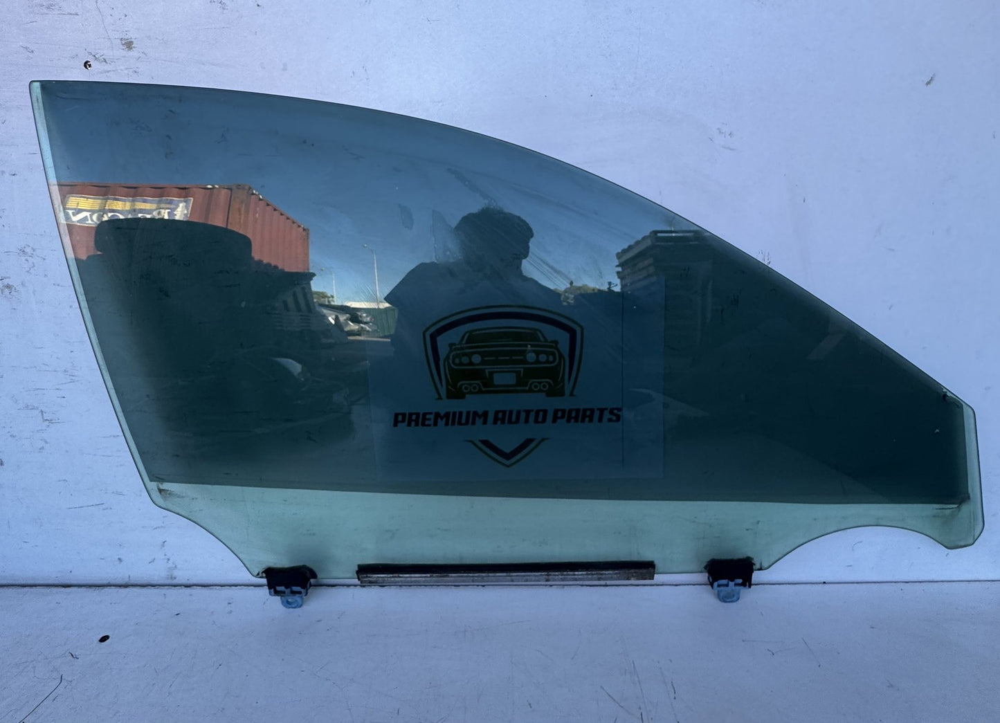 2010  E20 Right Front Door Glass