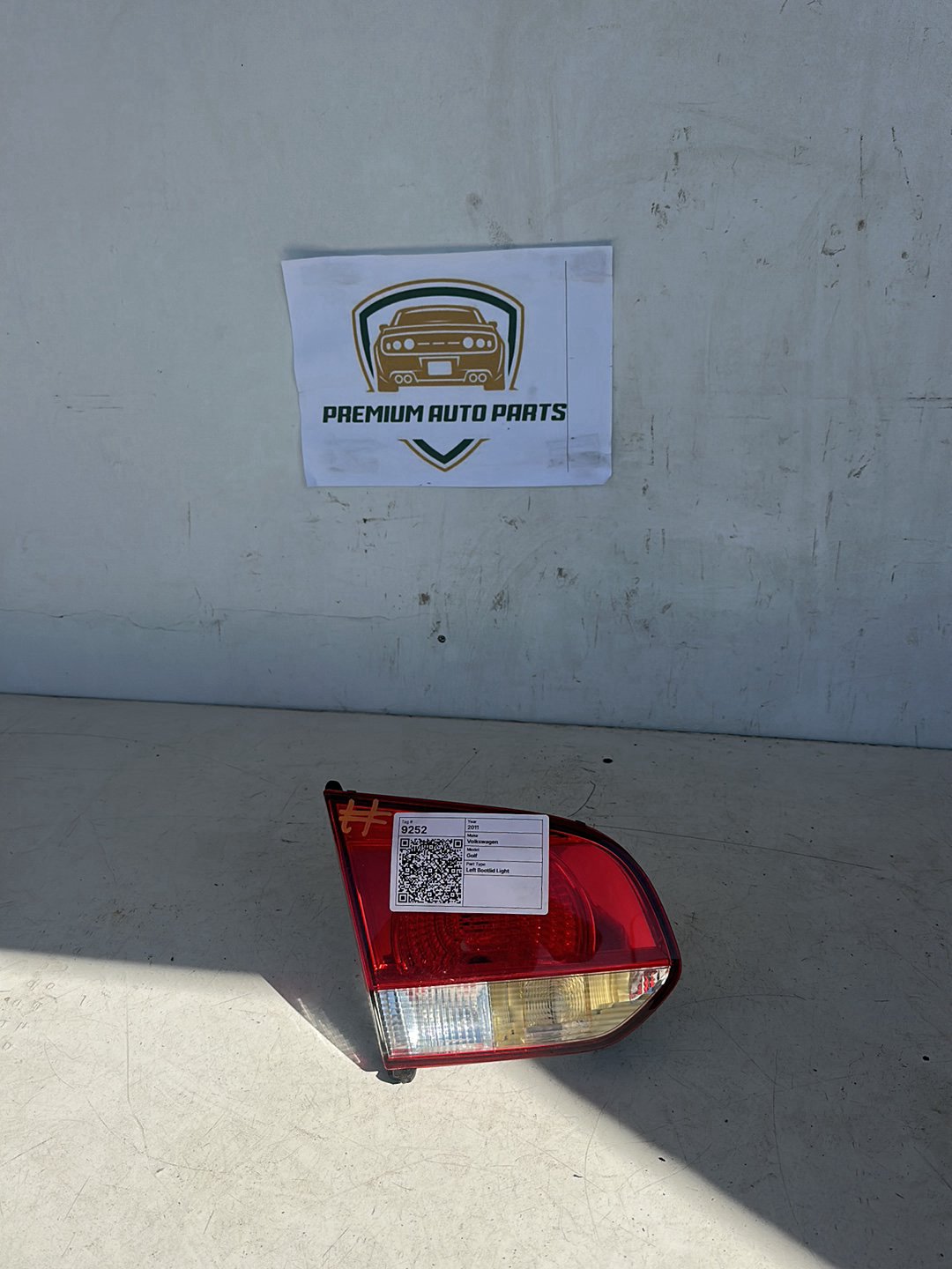 2011 Volkswagen Golf MK6 - 5K Hatchback Left Bootlid Light