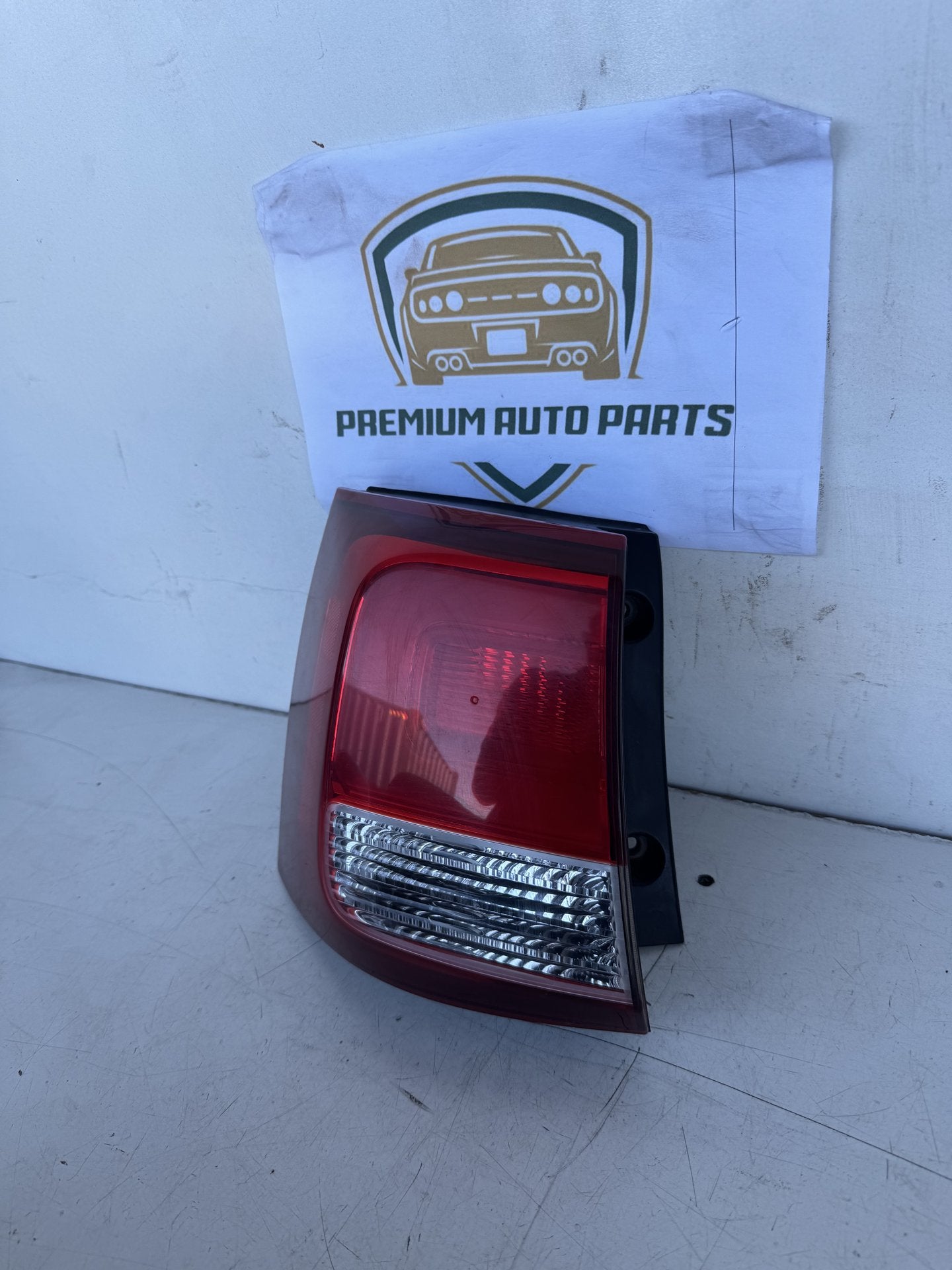 2014 Kia Sorento XM Station Wagon Left Taillight