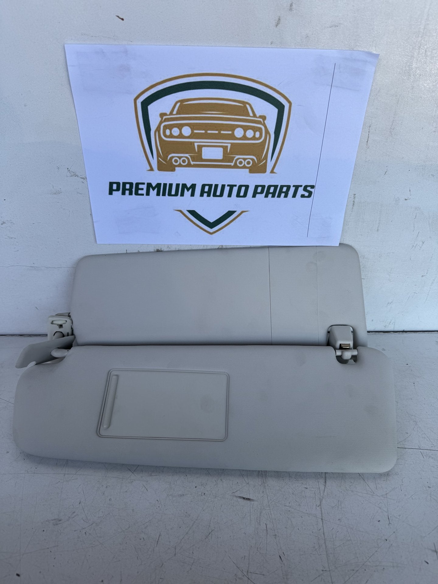 2016 Volkswagen Touareg Station Wagon Left Sun Visor