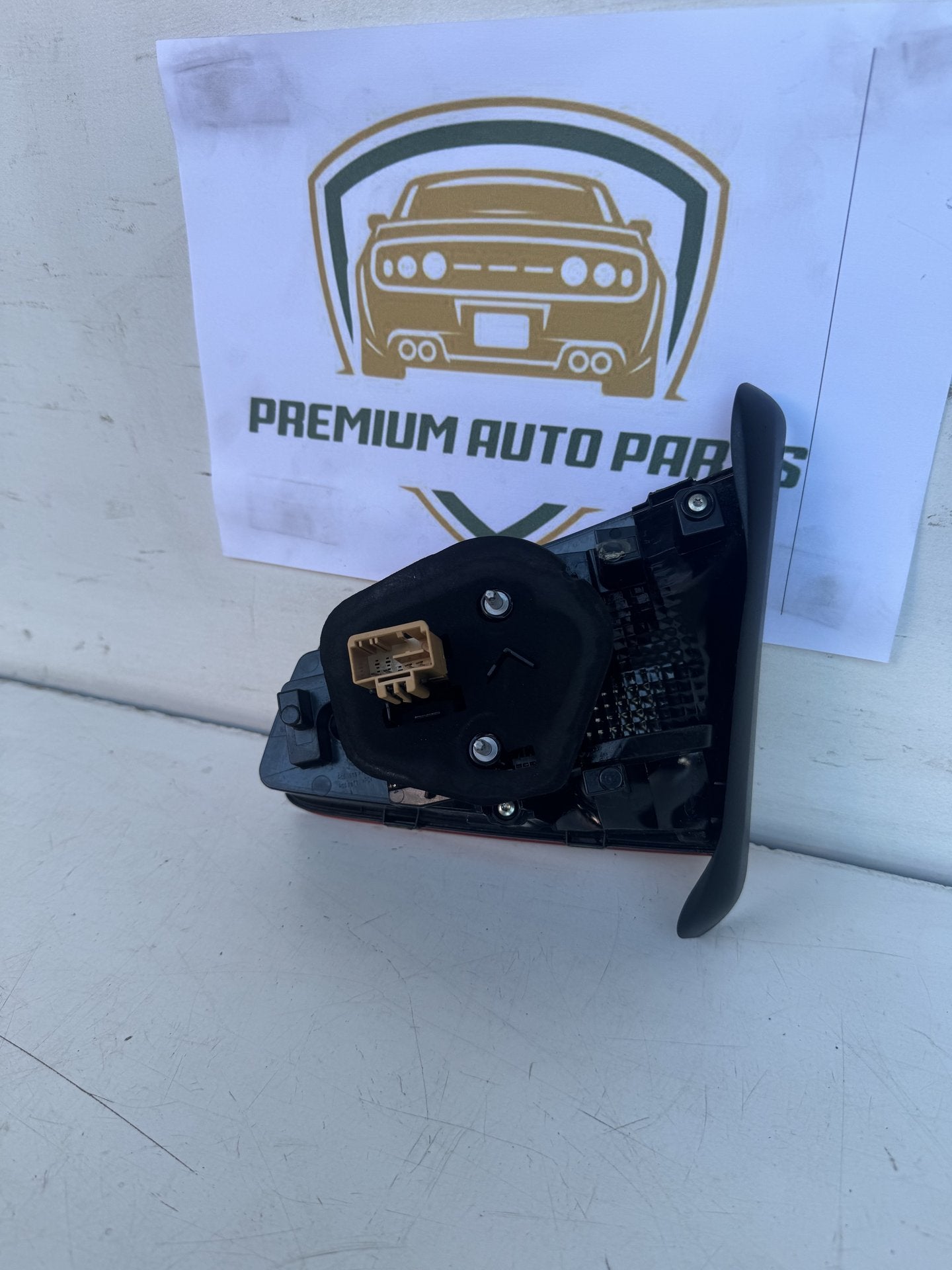 2018   Left Bootlid Light