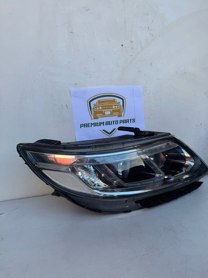 2012 Kia Sorento Station Wagon Right Headlight 92102-2PXXX