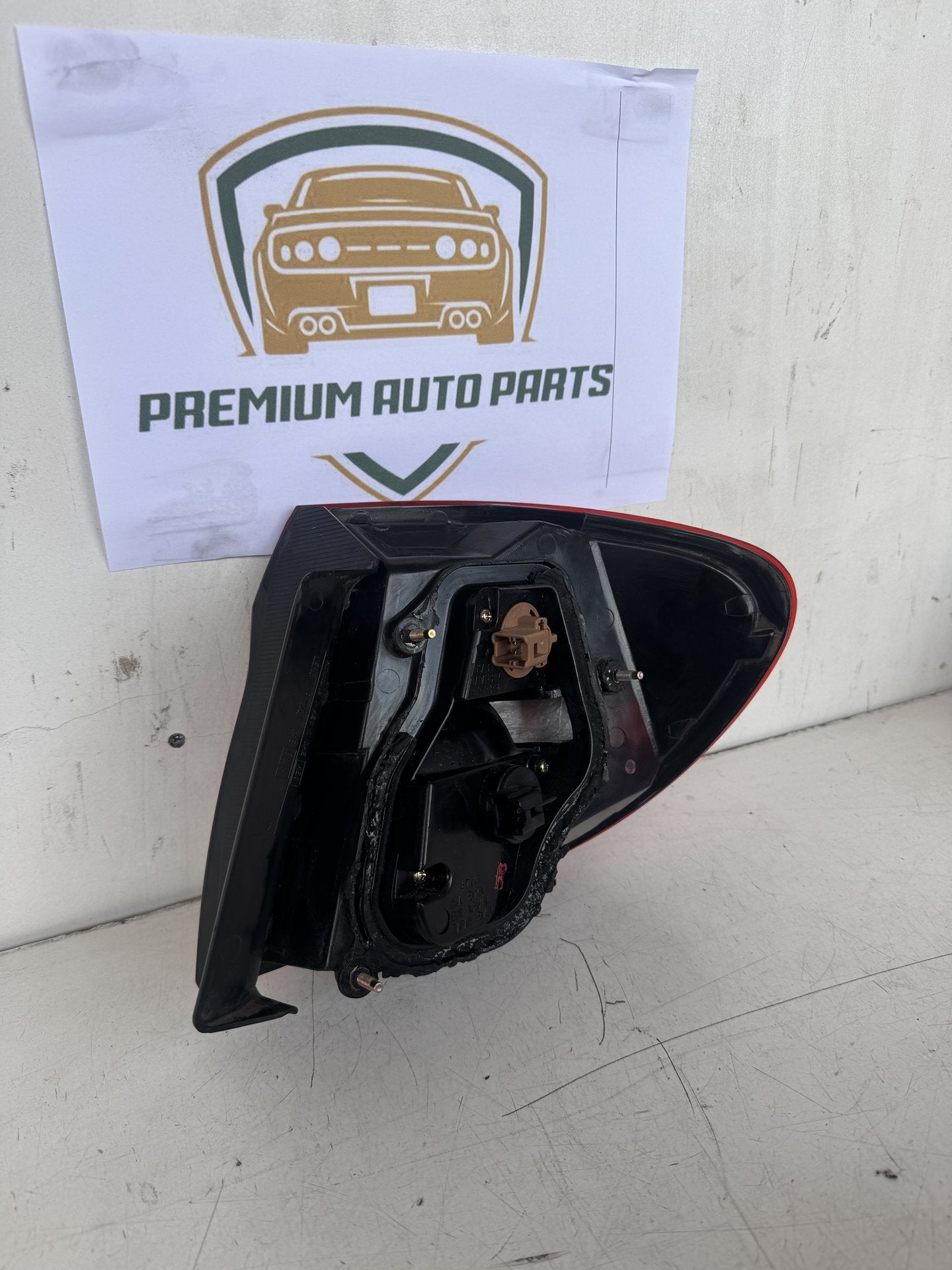 2003 Nissan Maxima Sedan Left Taillight