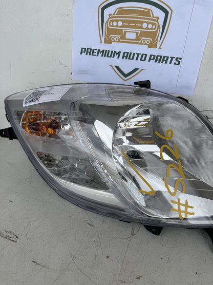 2006 Toyota Yaris Right Headlight 09252510