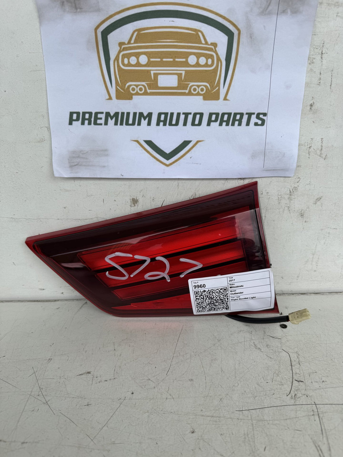 2017 Mitsubishi Outlander GF*W Station Wagon Right Bootlid Light