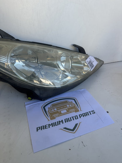 2005 Toyota Tarago R30 Station Wagon Right Headlight KOITO 28-163