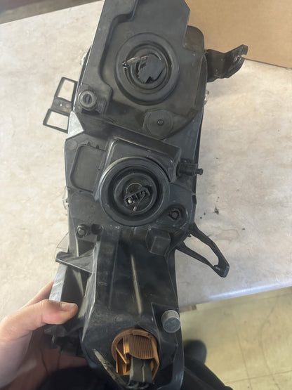 2009 Ford Falcon Right Headlight 2913005