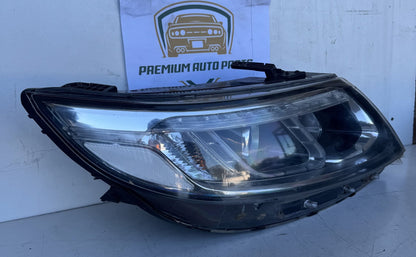 2014 Kia Sorento XM Station Wagon Right Headlight