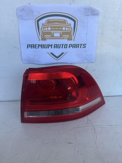 2016 Volkswagen Touareg Station Wagon Right Taillight
