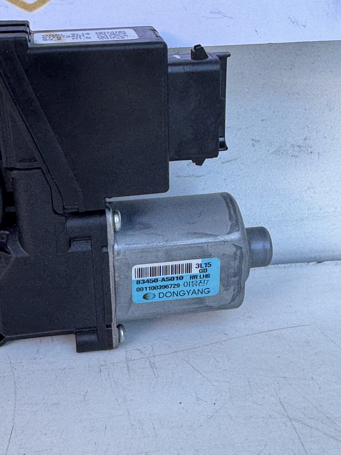 2014  GD LEFT FRONT WINDOW MOTOR