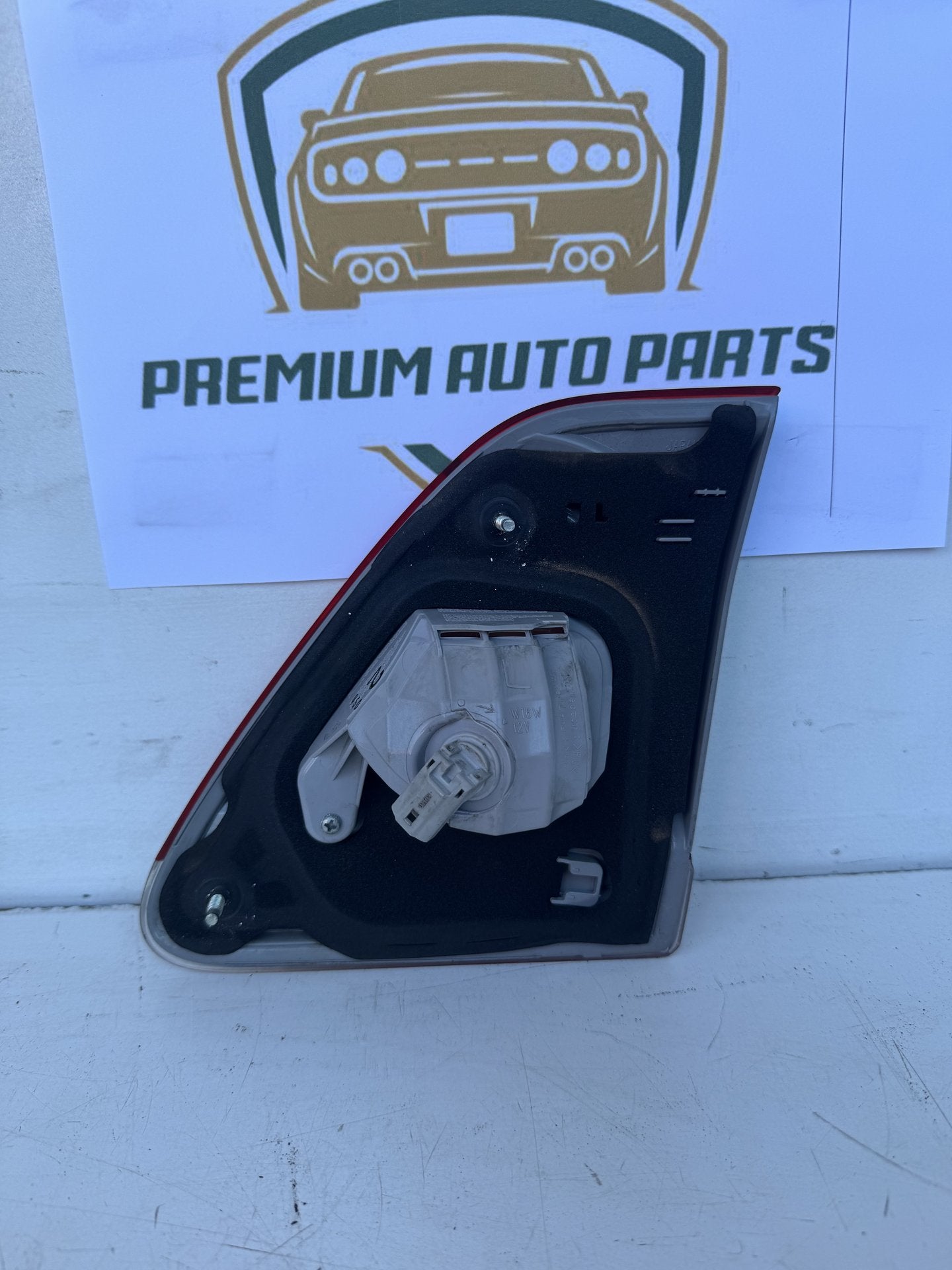 2010  E150 Left Bootlid Light