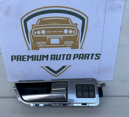 2012   Right Front Door Interior Handle