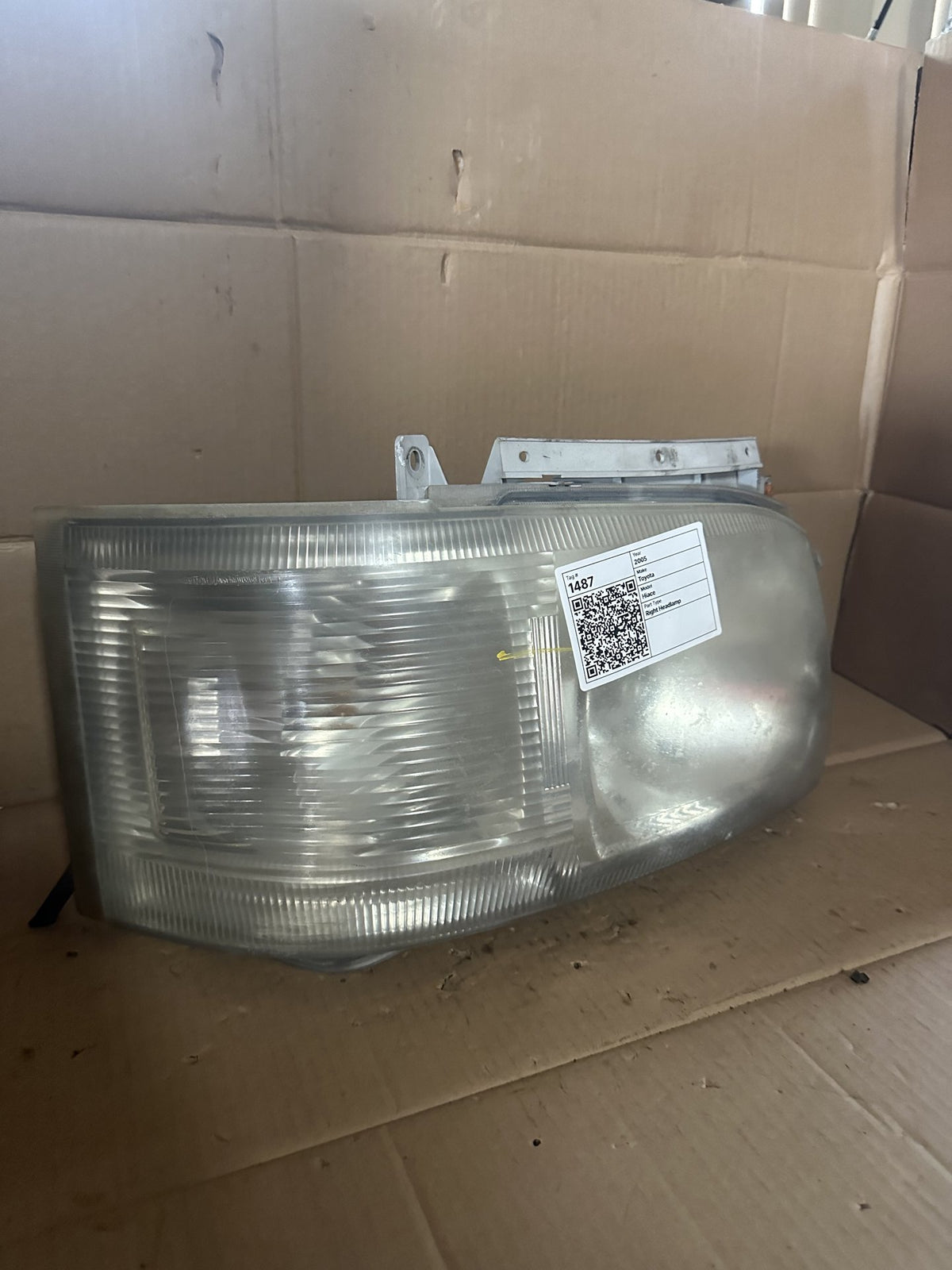 2005 Toyota Hiace V H200 TRH201 - Right Headlight