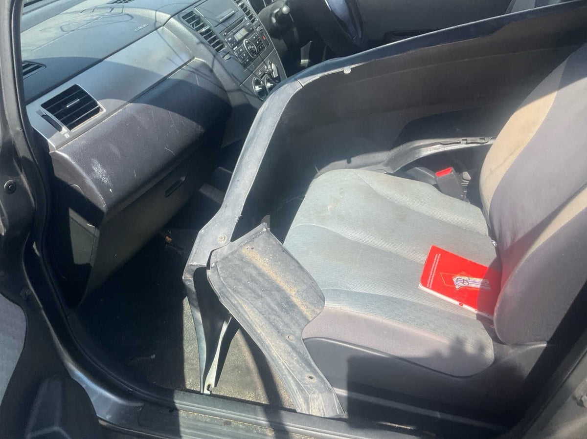 2006 Nissan Tiida ST C11