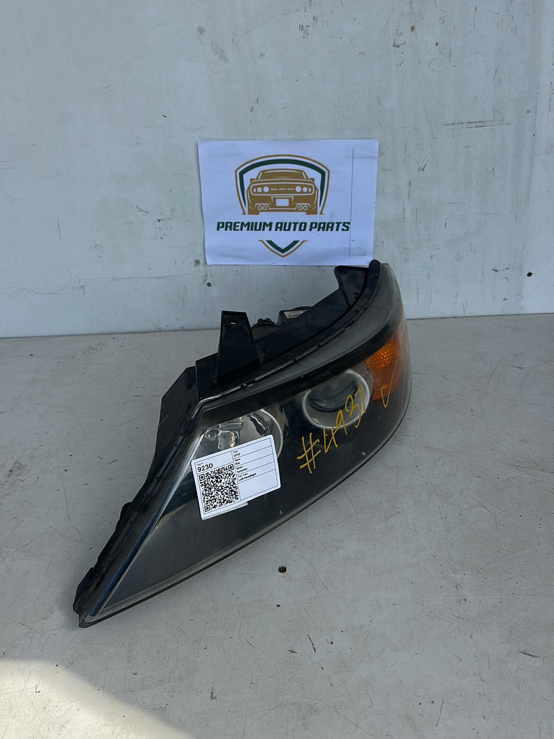 2012 Kia Sorento Station Wagon Left Headlight