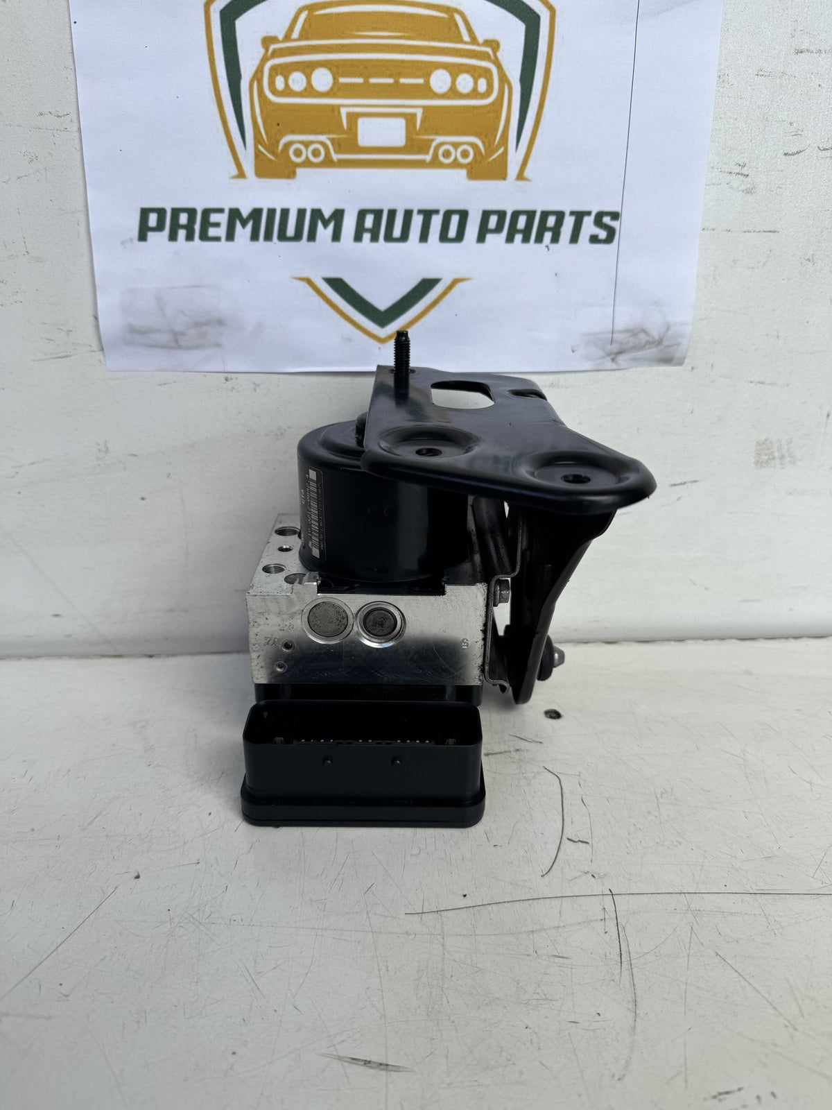 2013 Volkswagen Caravelle Station Wagon ABS Pump 10.0212-0842.4