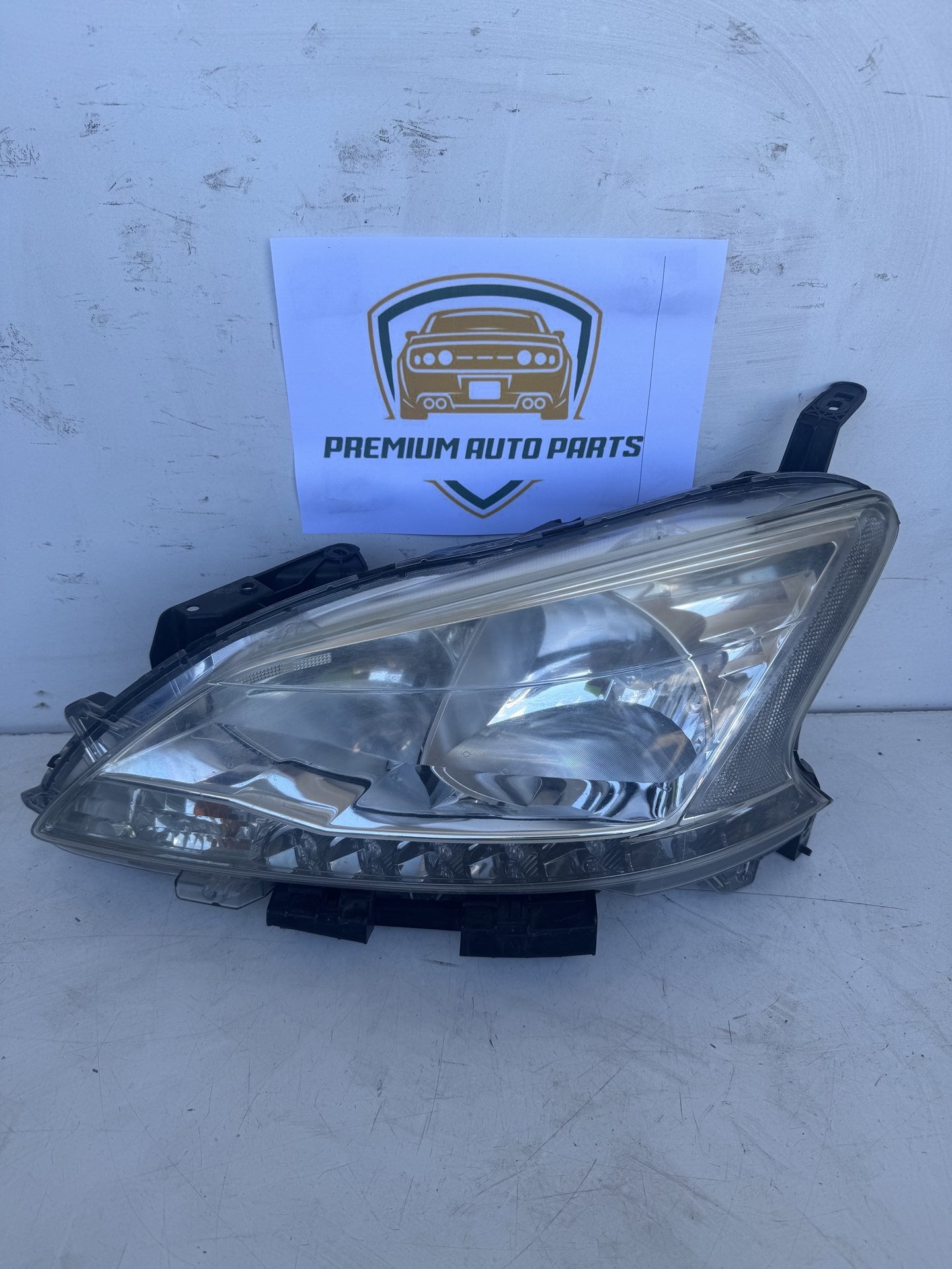 2014 Nissan Pulsar B17 Sedan Left Headlight STANLEY W0610L