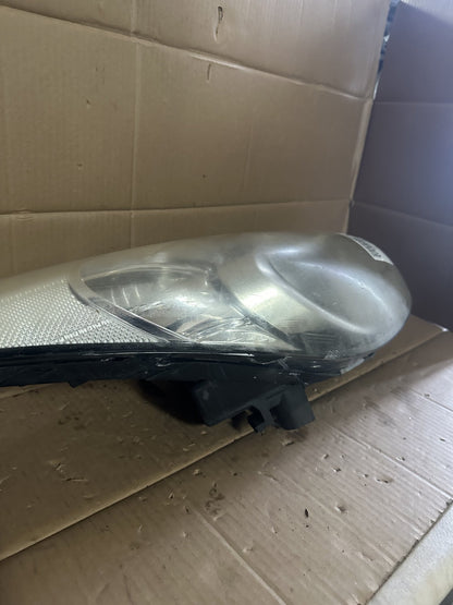 2013 Hyundai Elantra N/A - Right Headlight