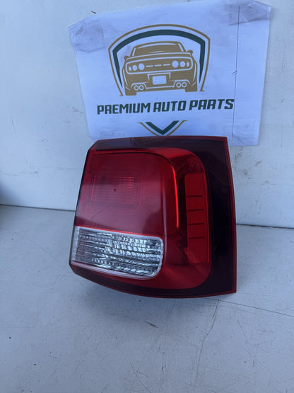 2014 Kia Sorento XM Station Wagon Right Taillight