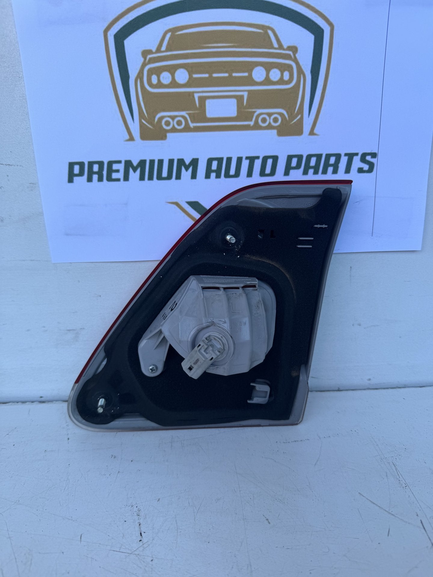 2010  E150 Left Bootlid Light