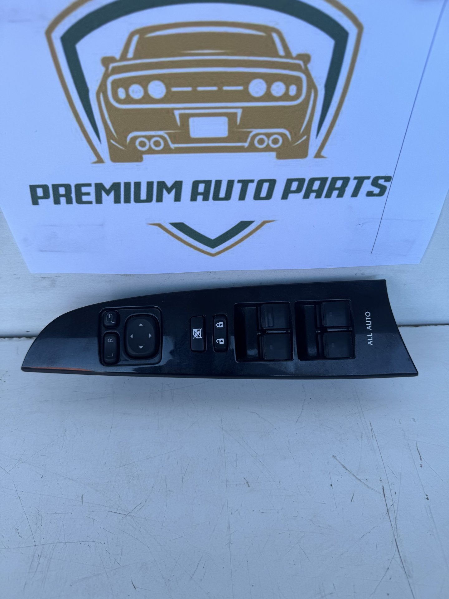2010  E20 Master Power Window Switch