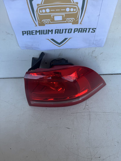 2016 Volkswagen Touareg Station Wagon Right Taillight
