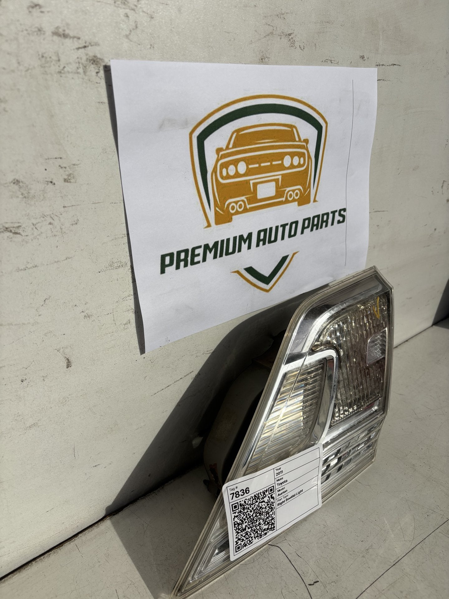 2011   Right Bootlid Light