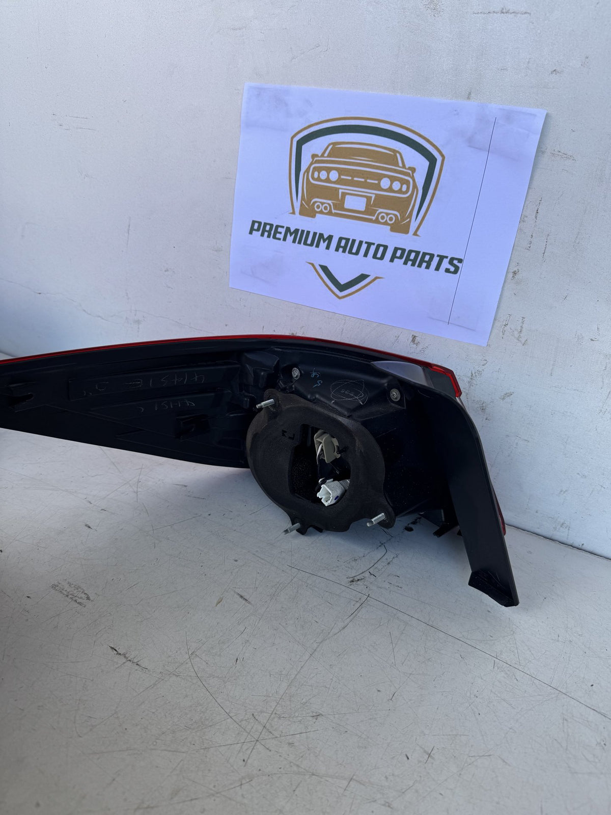 Subaru Legacy Right Taillight koito 220-60231
