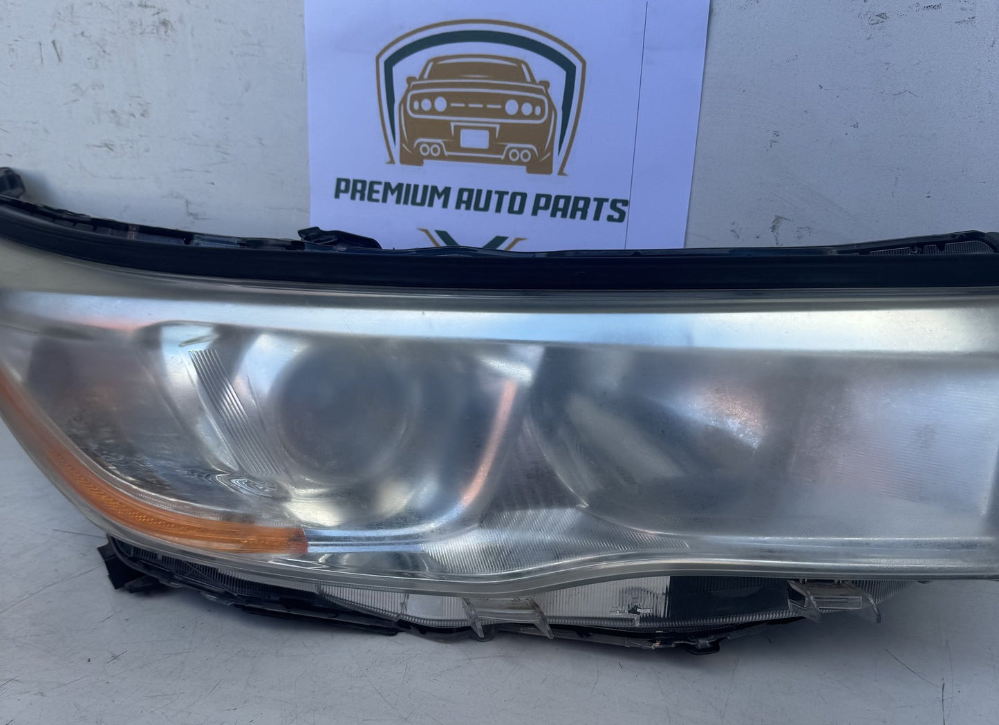 2015  U50 Right Headlight