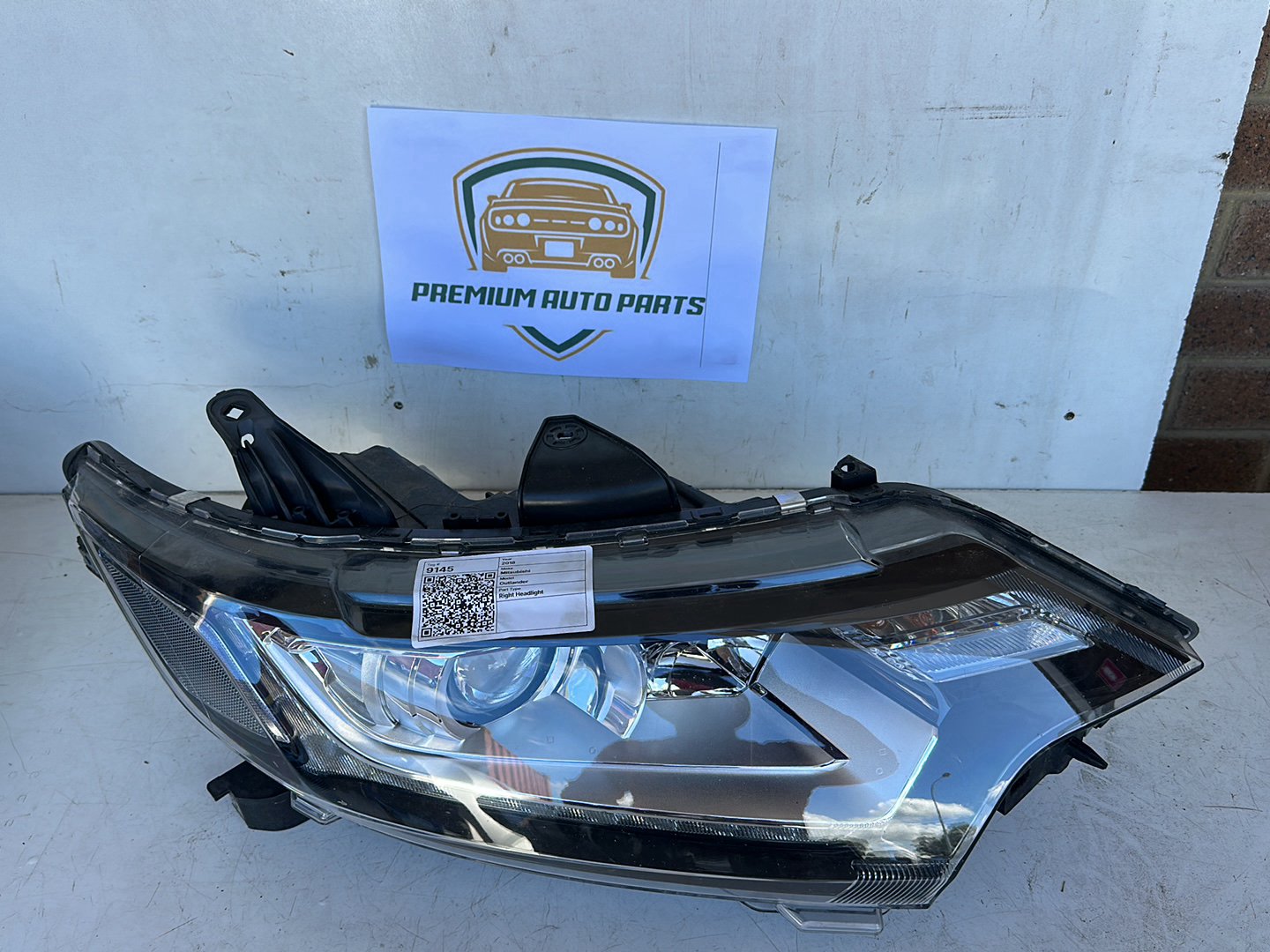 2018 Mitsubishi Outlander Station Wagon Right Headlight