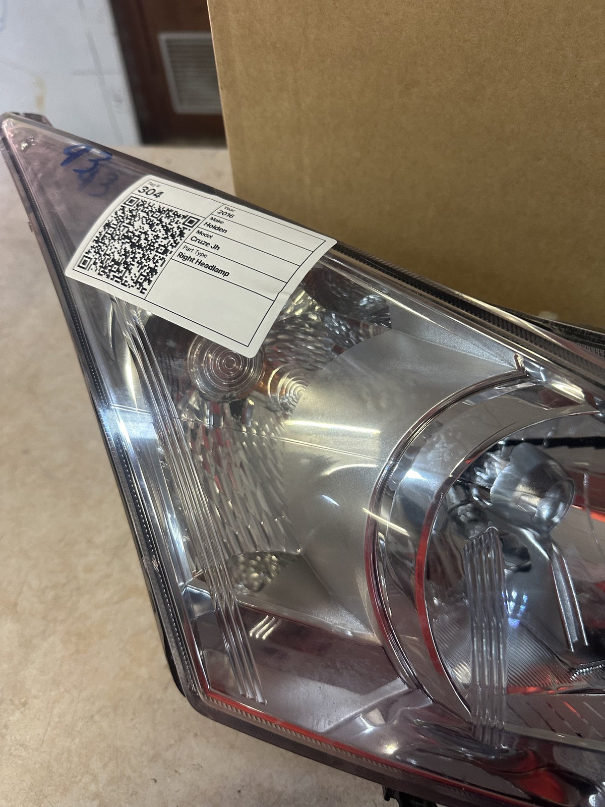 2016 Holden Cruze Sedan Right Headlight 12413