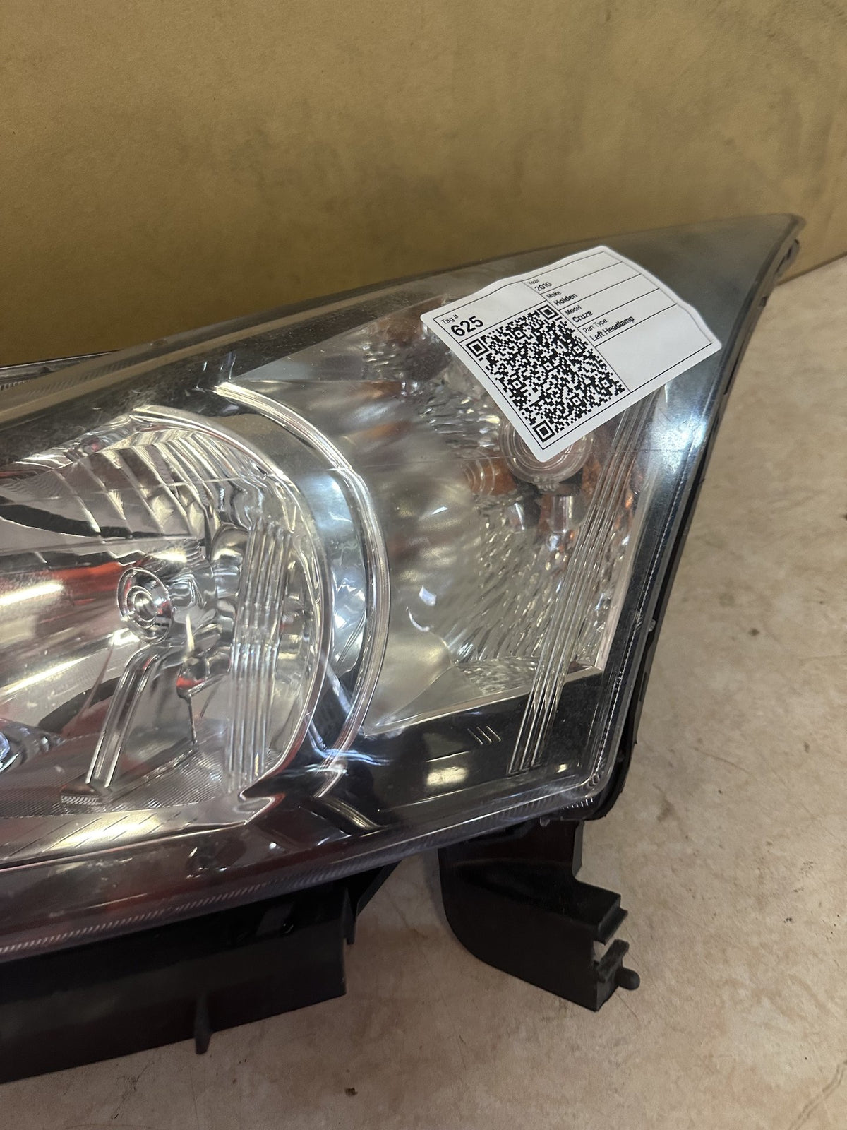2010 Holden Cruze Cruze Left Headlight 12412