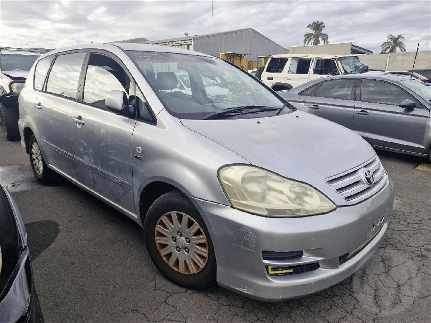 2004 Toyota Avensis