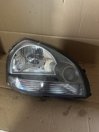 2008 Hyundai Tucson JM - Right Headlight