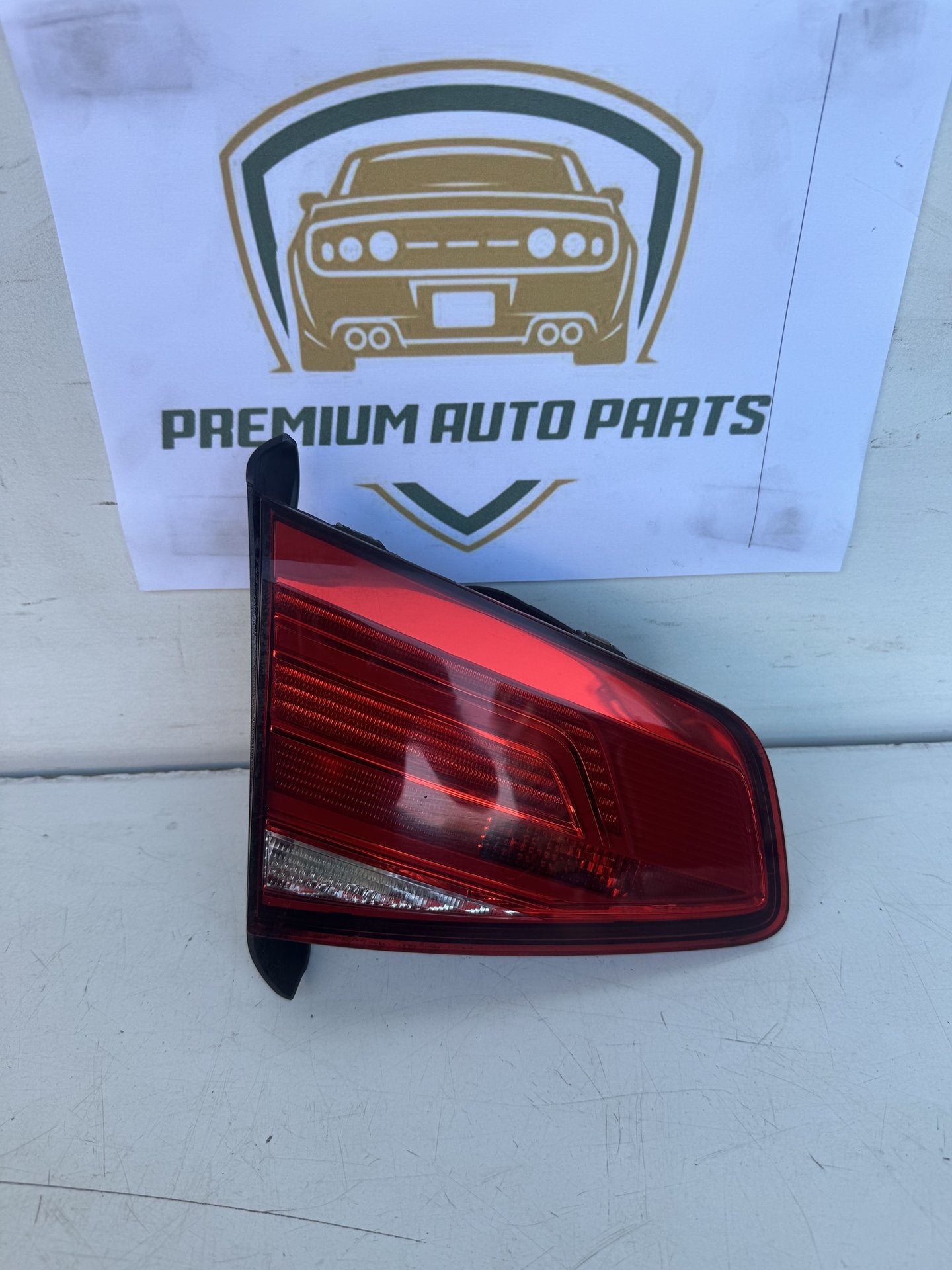 2018   Left Bootlid Light