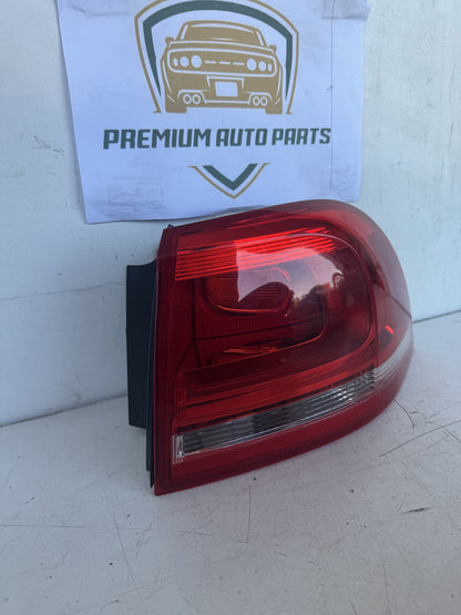 2016 Volkswagen Touareg Station Wagon Right Taillight