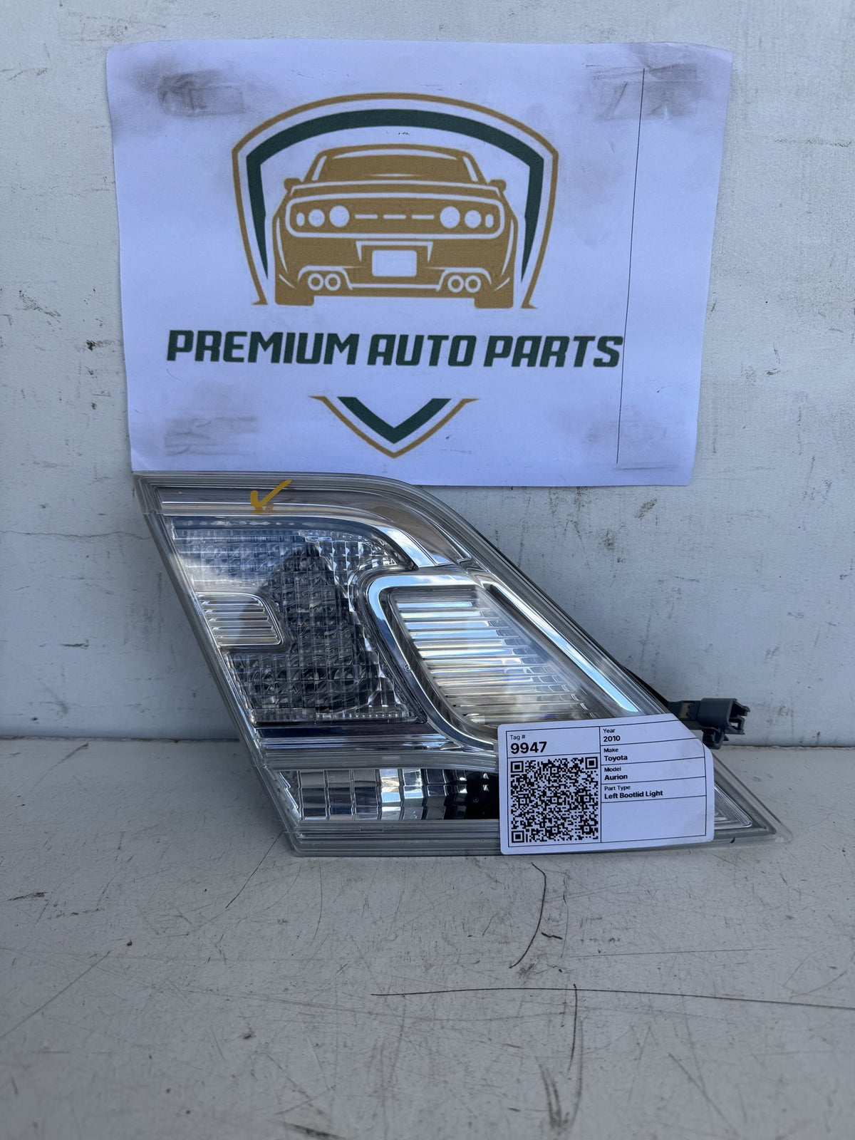 2010 Toyota Aurion GSV40R Sedan Left Bootlid Light