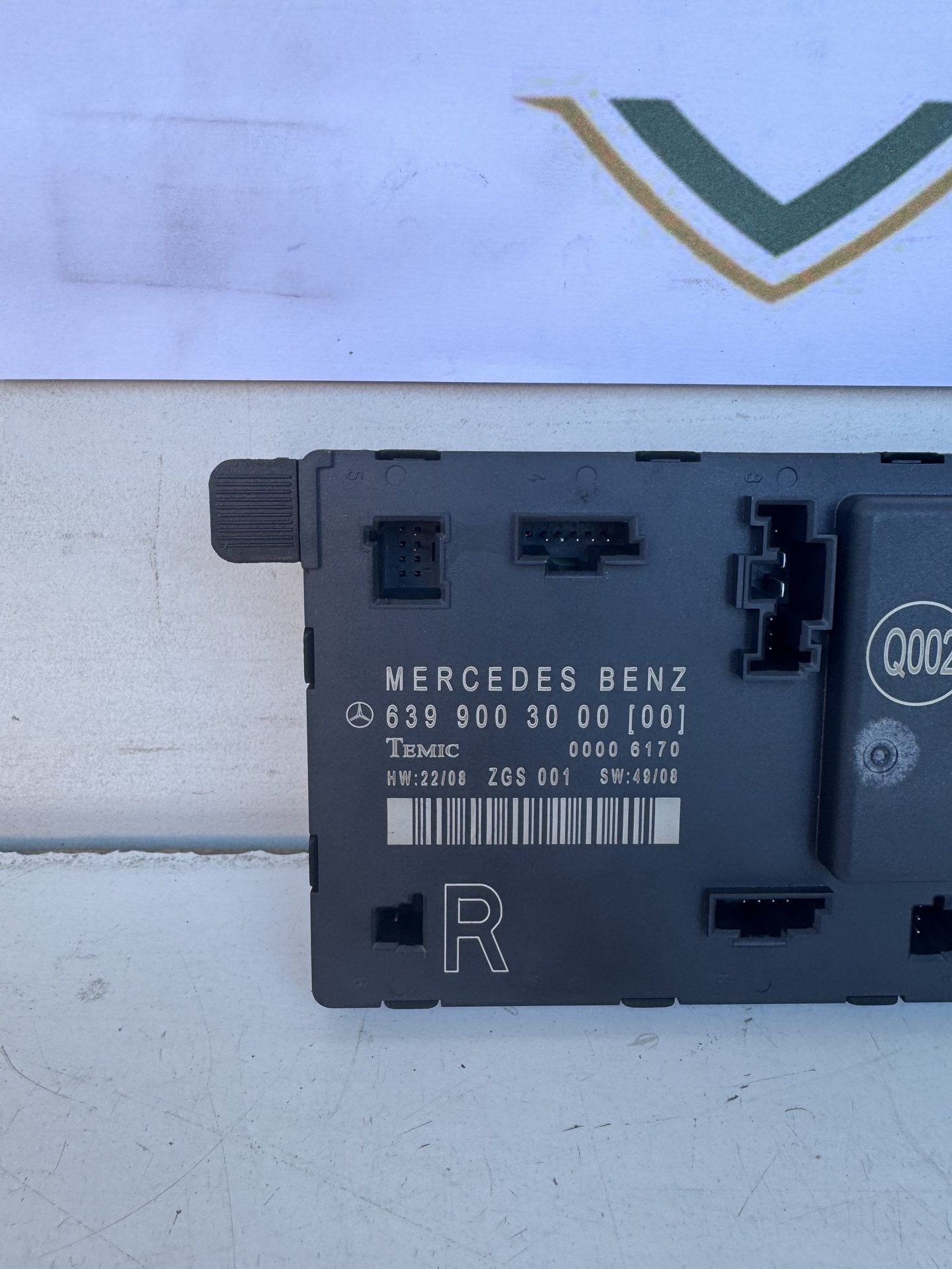 2011  V-Class W639 Right Front Door Control Module