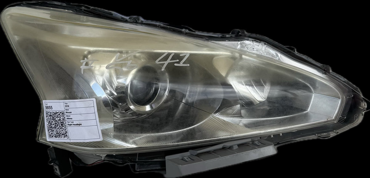 2014 Nissan Altima Right Headlight
