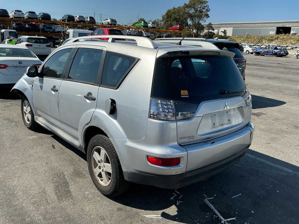 2010 Mitsubishi Outlander LS ZH