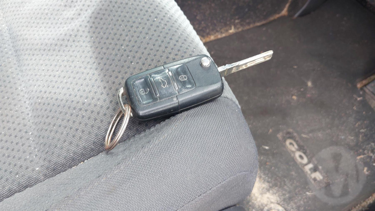 2005 Volkswagen Golf  Hatchback 
Volkswagen
Golf